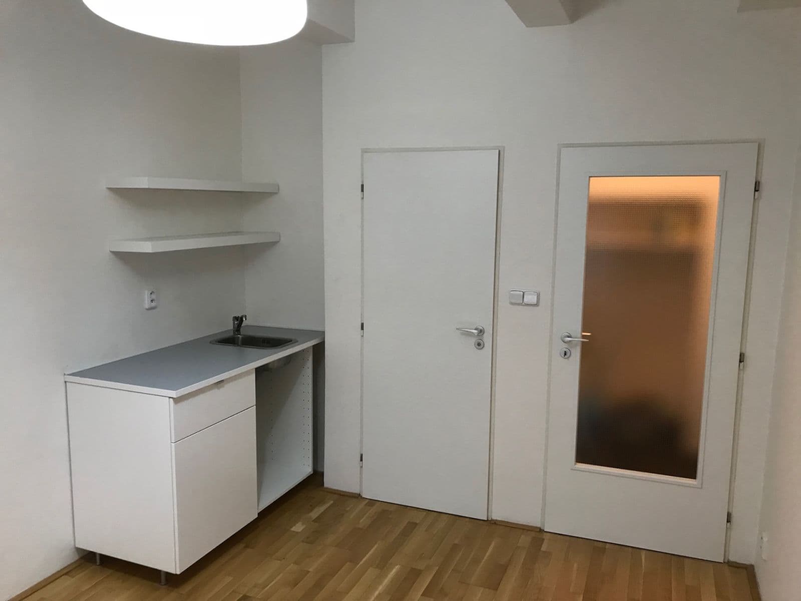Prenájom bytu 1-izbový 18 m², Přístavní, Praha, Praha Prenájom bytu 1-izbový 18 m², Přístavní, Praha, Praha