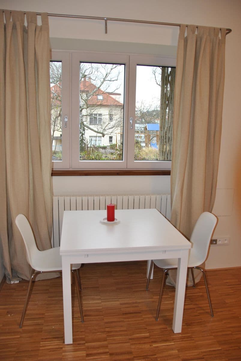 Prenájom bytu 1-izbový 35 m², U Hadovky, Praha, Praha Prenájom bytu 1-izbový 35 m², U Hadovky, Praha, Praha