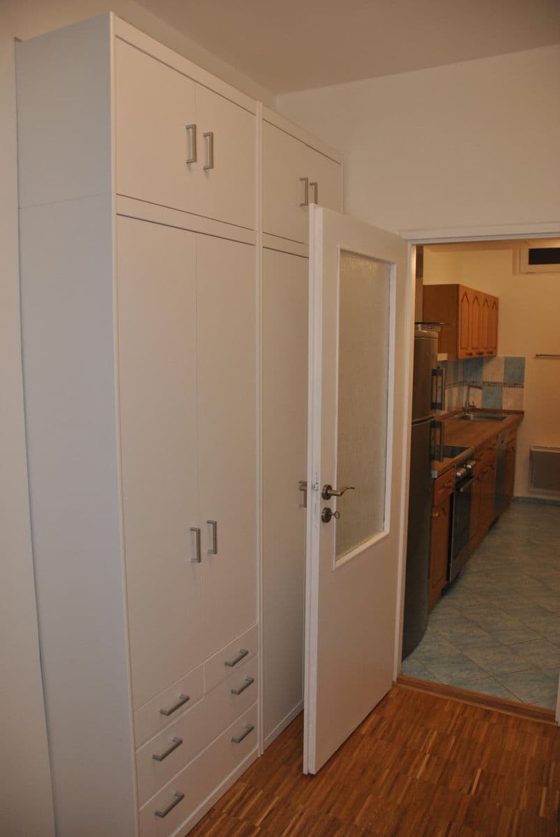 Prenájom bytu 1-izbový 35 m², U Hadovky, Praha, Praha Prenájom bytu 1-izbový 35 m², U Hadovky, Praha, Praha