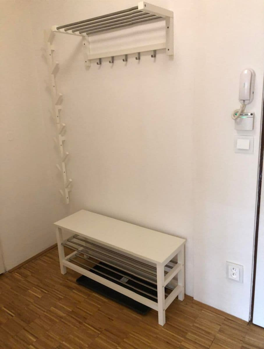 Prenájom bytu 1-izbový 35 m², U Hadovky, Praha, Praha Prenájom bytu 1-izbový 35 m², U Hadovky, Praha, Praha
