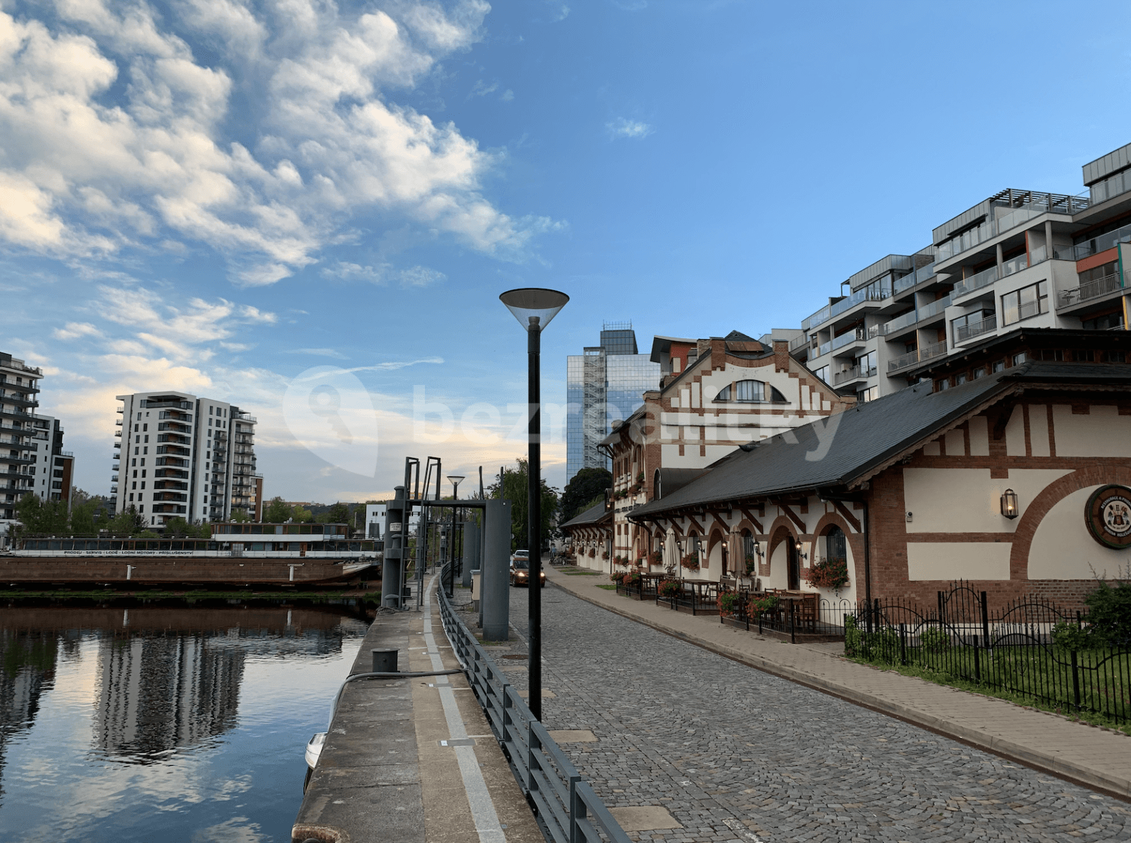 Prenájom bytu 3-izbový 68 m², Jankovcova, Praha, Praha Prenájom bytu 3-izbový 68 m², Jankovcova, Praha, Praha