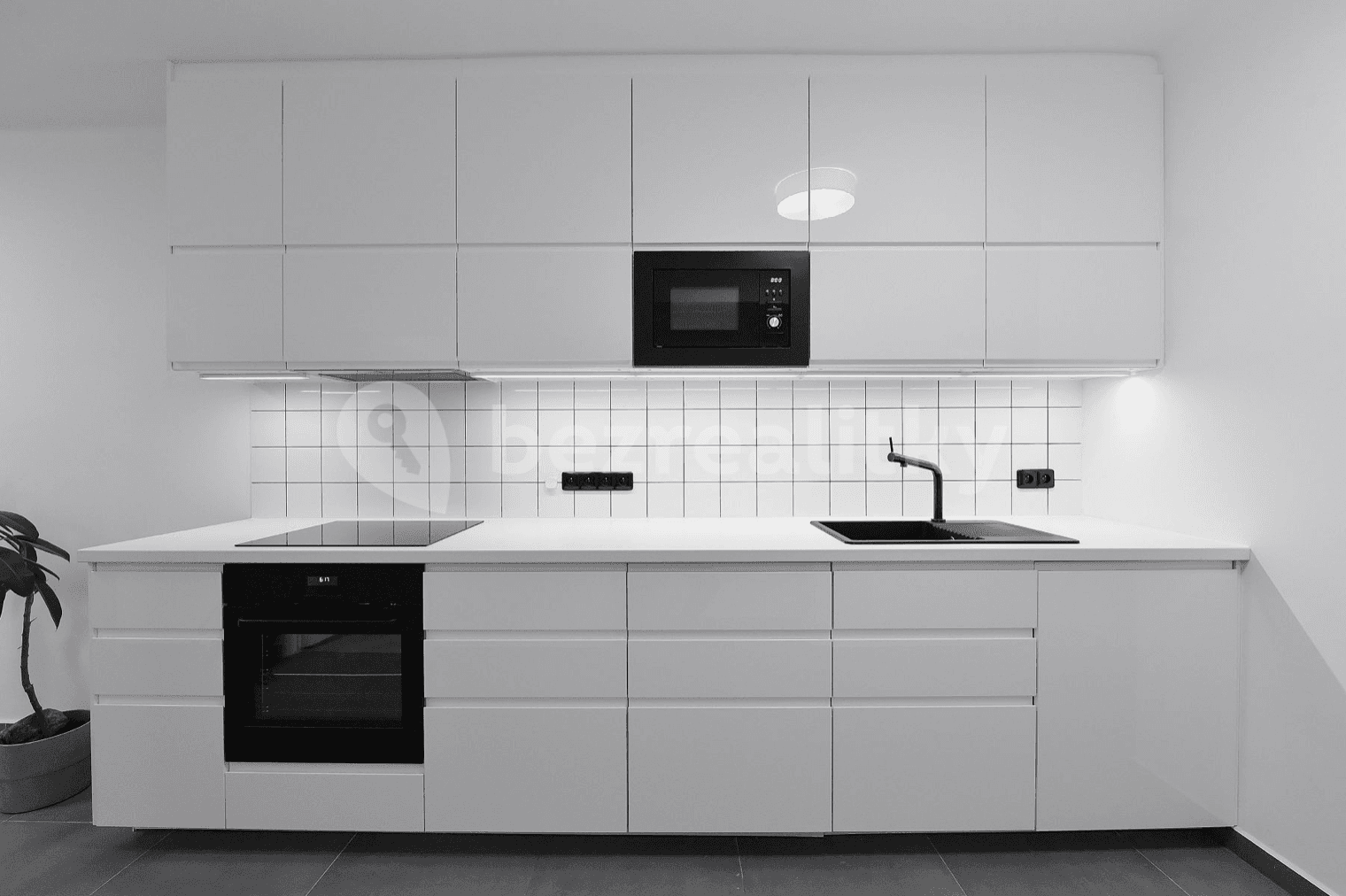 Prenájom bytu 3-izbový 68 m², Jankovcova, Praha, Praha Prenájom bytu 3-izbový 68 m², Jankovcova, Praha, Praha