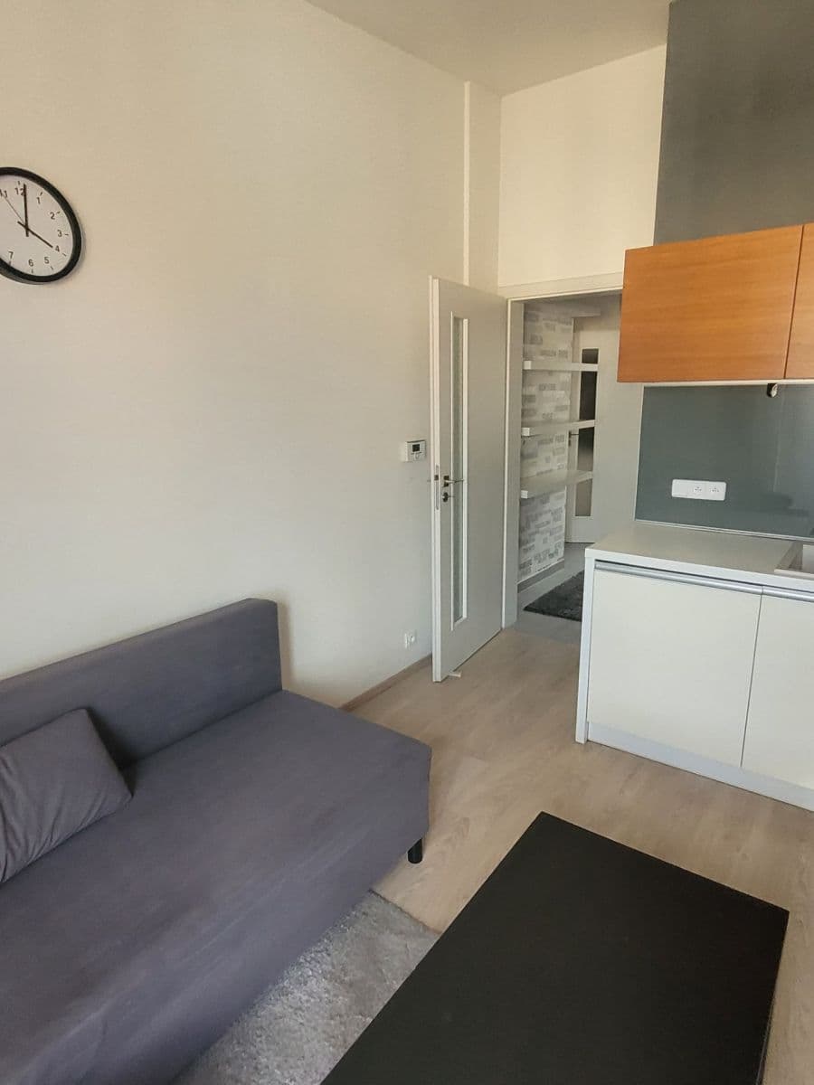 Prenájom bytu 2-izbový 43 m², Rečkova, Praha, Praha Prenájom bytu 2-izbový 43 m², Rečkova, Praha, Praha