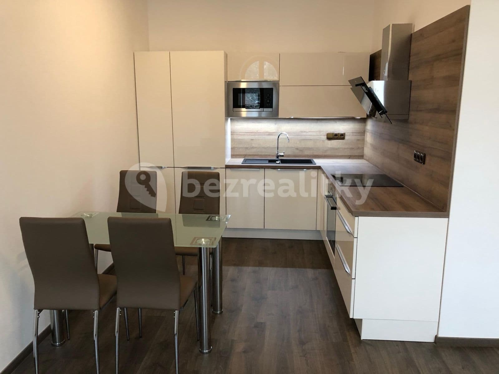 Prenájom bytu 2-izbový 53 m², Jičínská, Mladá Boleslav, Středočeský kraj Prenájom bytu 2-izbový 53 m², Jičínská, Mladá Boleslav, Středočeský kraj