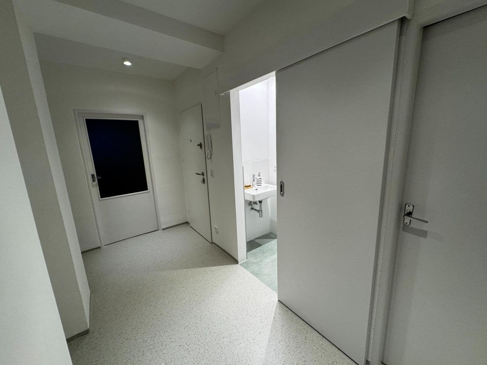 Prenájom bytu 3-izbový 75 m², Srbská, Brno, Jihomoravský kraj Prenájom bytu 3-izbový 75 m², Srbská, Brno, Jihomoravský kraj