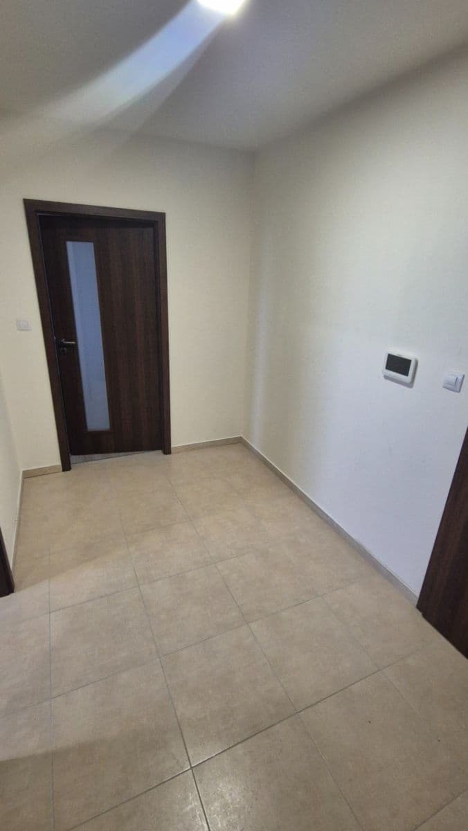 Prenájom bytu 2-izbový 50 m², Rostoklaty, Středočeský kraj Prenájom bytu 2-izbový 50 m², Rostoklaty, Středočeský kraj