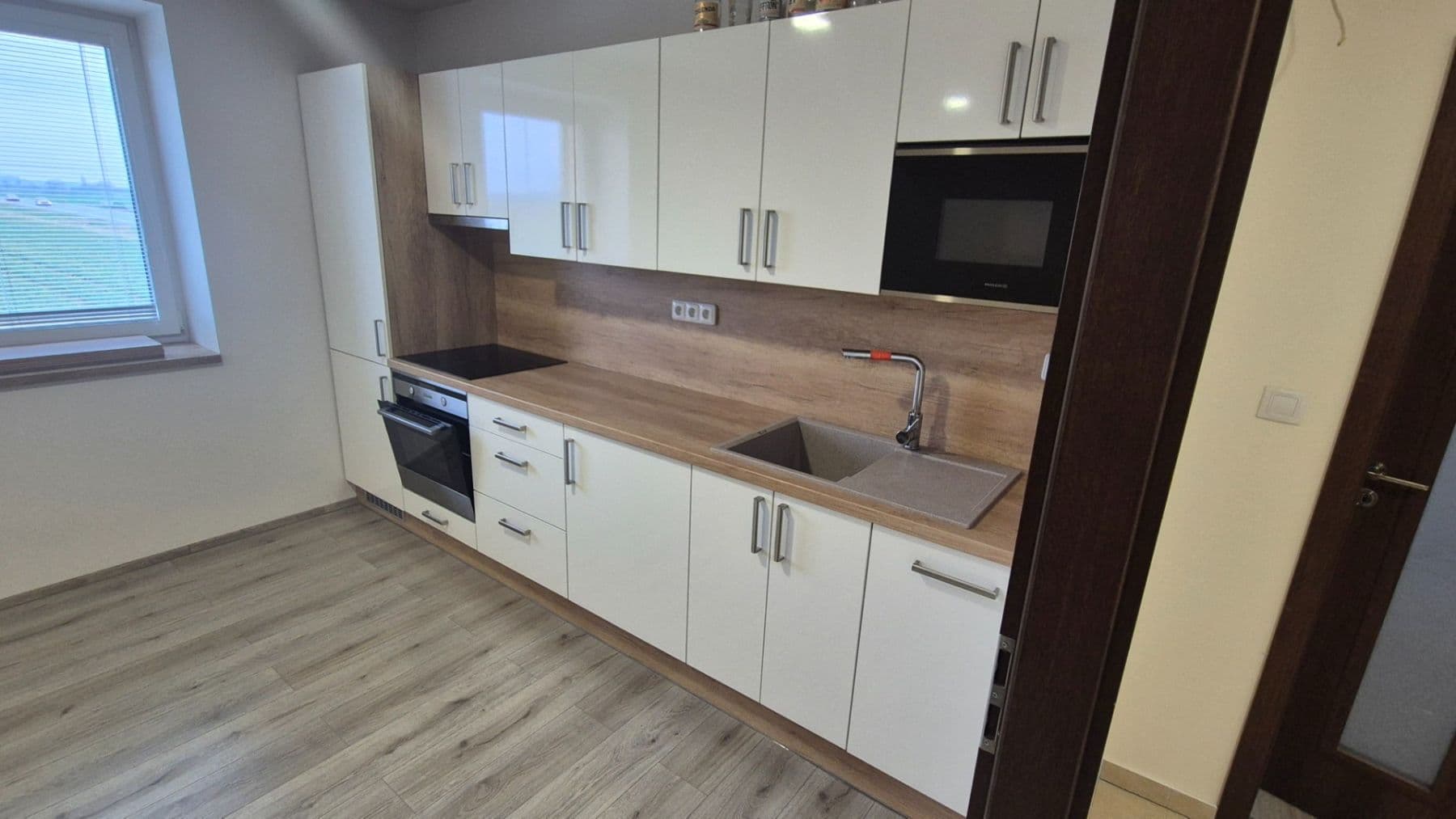 Prenájom bytu 2-izbový 50 m², Rostoklaty, Středočeský kraj Prenájom bytu 2-izbový 50 m², Rostoklaty, Středočeský kraj