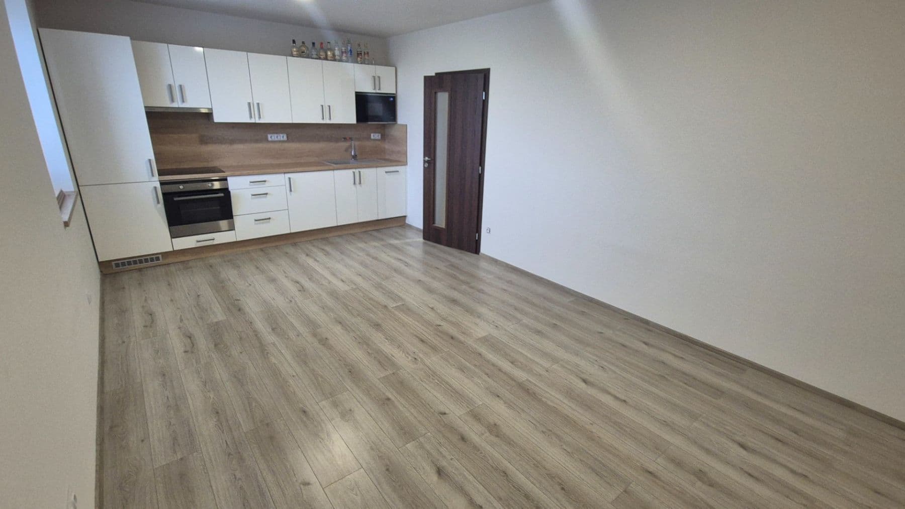 Prenájom bytu 2-izbový 50 m², Rostoklaty, Středočeský kraj Prenájom bytu 2-izbový 50 m², Rostoklaty, Středočeský kraj