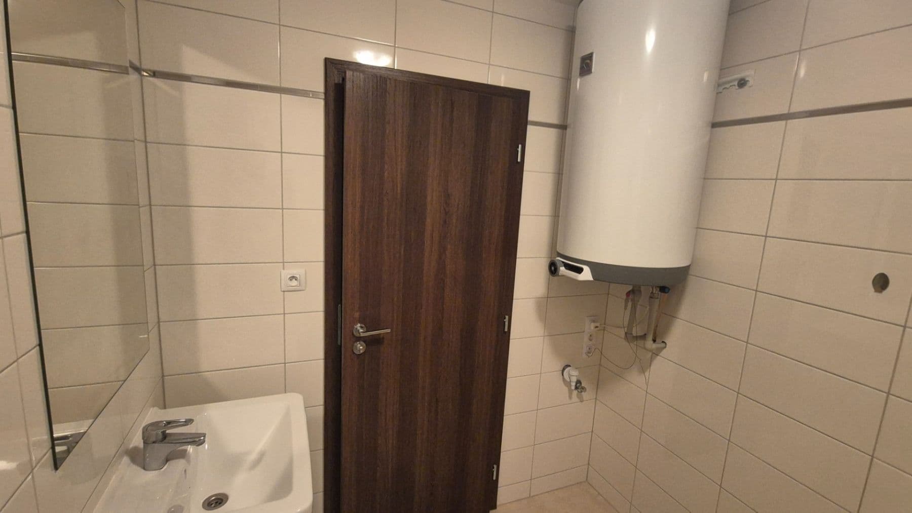 Prenájom bytu 2-izbový 50 m², Rostoklaty, Středočeský kraj Prenájom bytu 2-izbový 50 m², Rostoklaty, Středočeský kraj