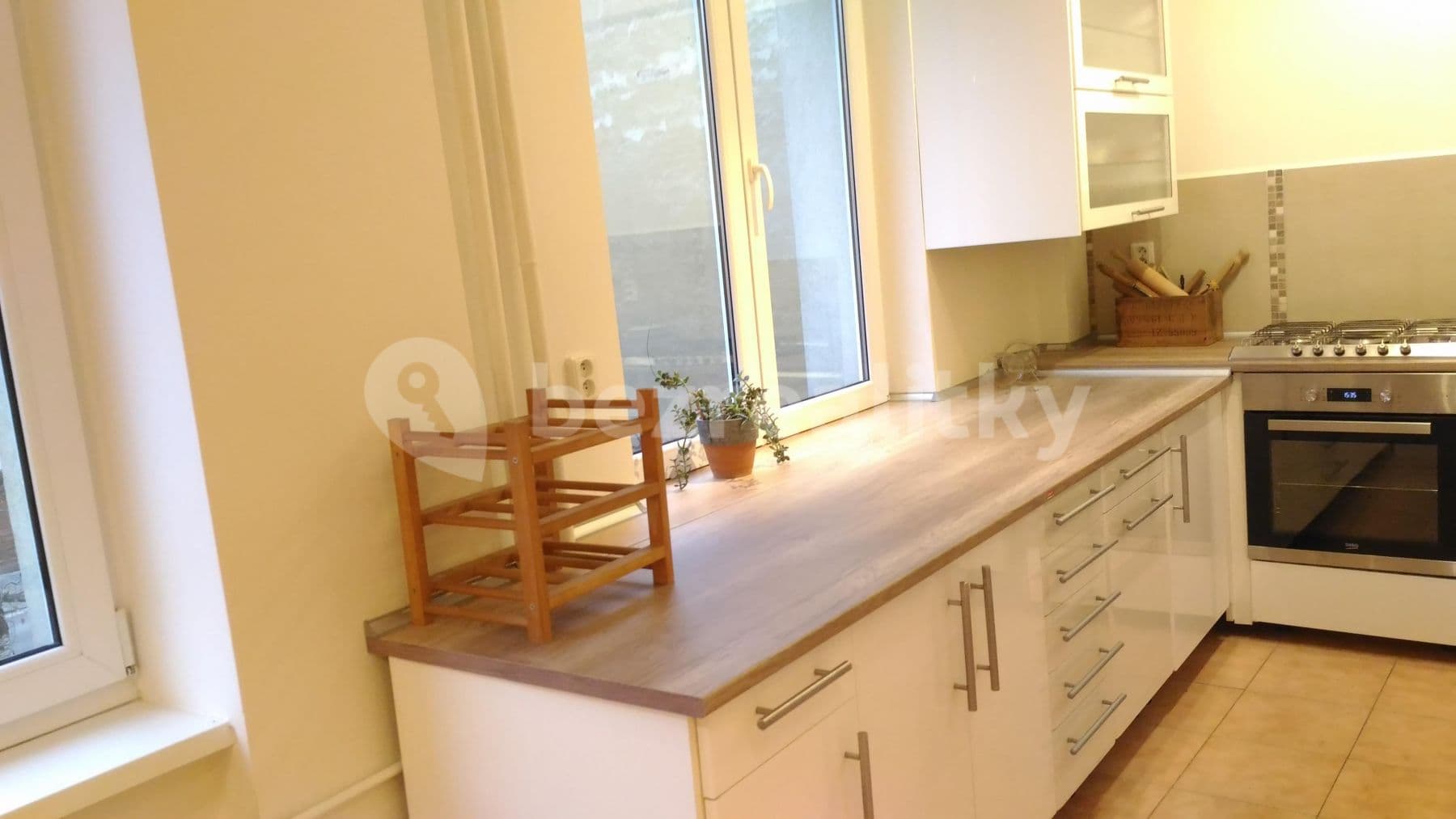 Prenájom bytu 2-izbový 73 m², Dělnická, Praha, Praha Prenájom bytu 2-izbový 73 m², Dělnická, Praha, Praha