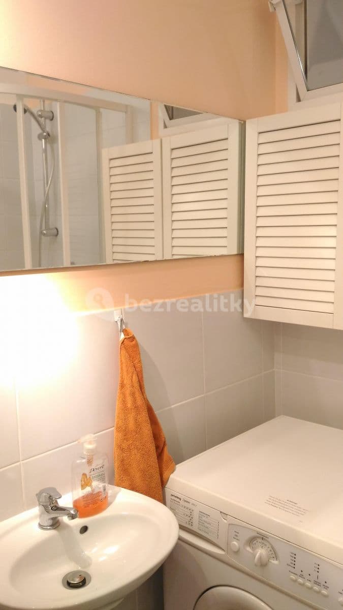 Prenájom bytu 2-izbový 73 m², Dělnická, Praha, Praha Prenájom bytu 2-izbový 73 m², Dělnická, Praha, Praha