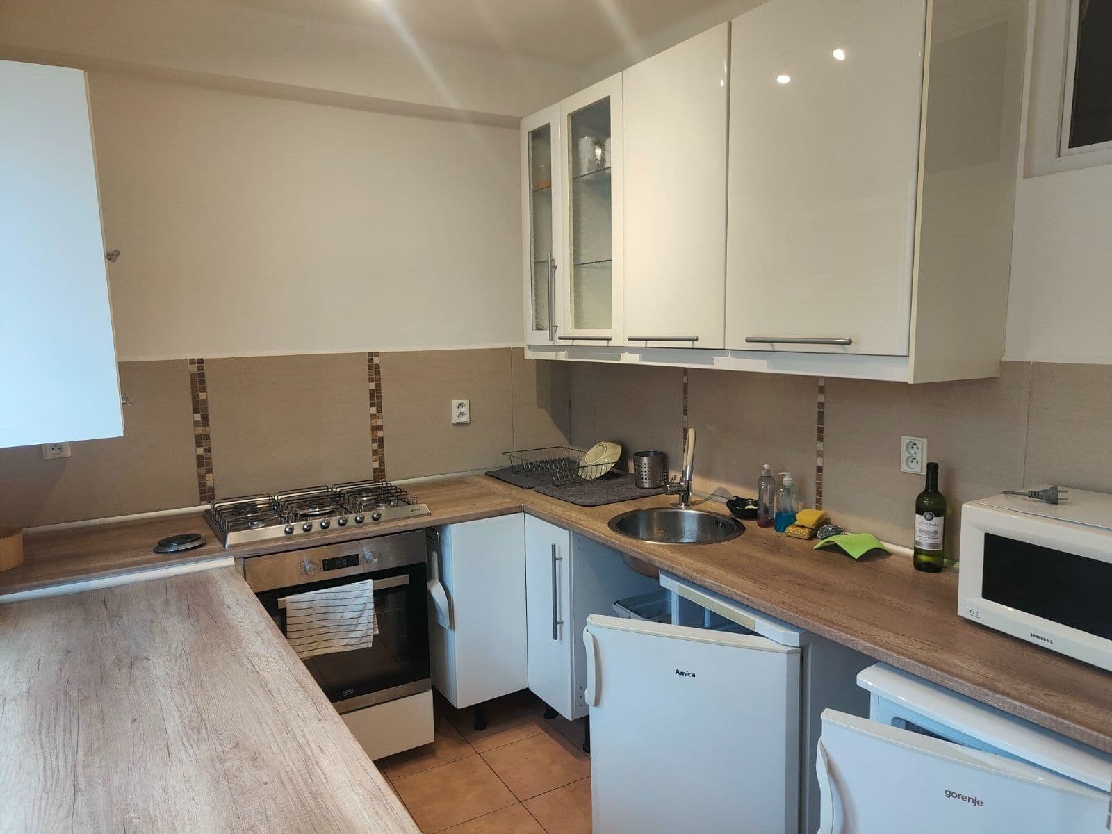 Prenájom bytu 2-izbový 73 m², Dělnická, Praha, Praha Prenájom bytu 2-izbový 73 m², Dělnická, Praha, Praha