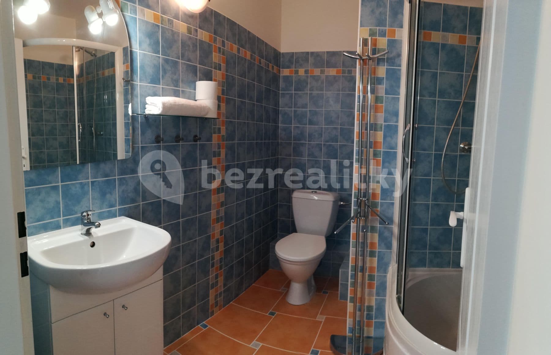 Prenájom bytu 3-izbový 72 m², Nekvasilova, Praha, Praha Prenájom bytu 3-izbový 72 m², Nekvasilova, Praha, Praha