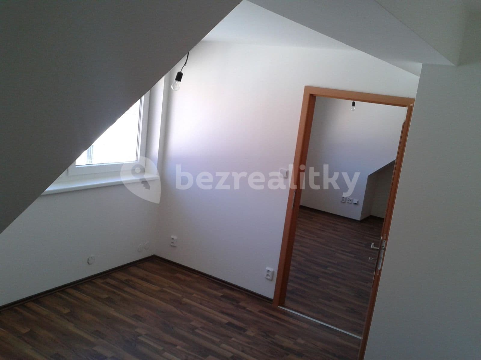 Prenájom bytu 2-izbový 39 m², Fráni Kopečka, Znojmo, Jihomoravský kraj Prenájom bytu 2-izbový 39 m², Fráni Kopečka, Znojmo, Jihomoravský kraj