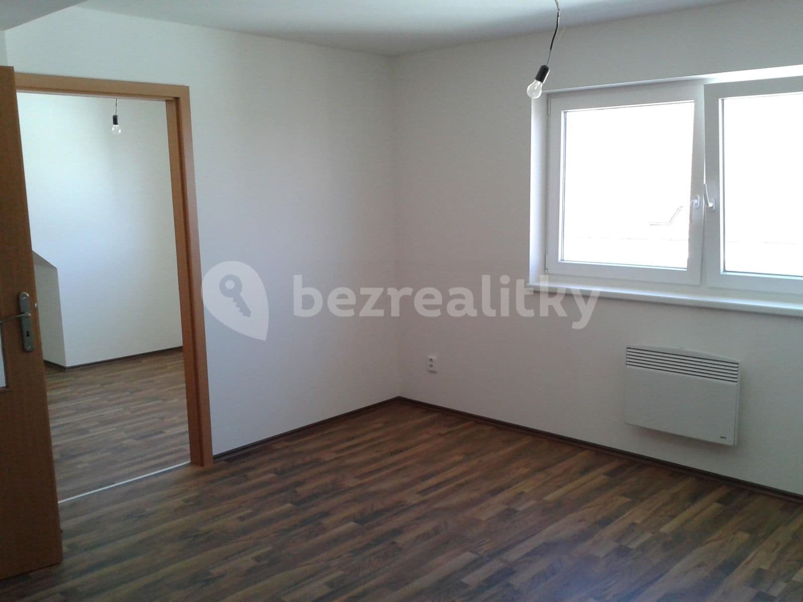 Prenájom bytu 2-izbový 39 m², Fráni Kopečka, Znojmo, Jihomoravský kraj Prenájom bytu 2-izbový 39 m², Fráni Kopečka, Znojmo, Jihomoravský kraj