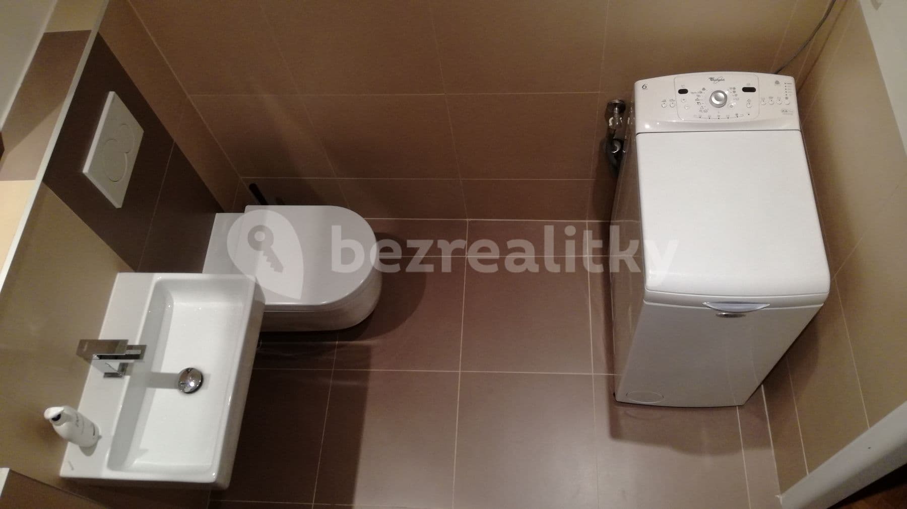 Prenájom bytu 1-izbový 32 m², Lucemburská, Praha, Praha Prenájom bytu 1-izbový 32 m², Lucemburská, Praha, Praha