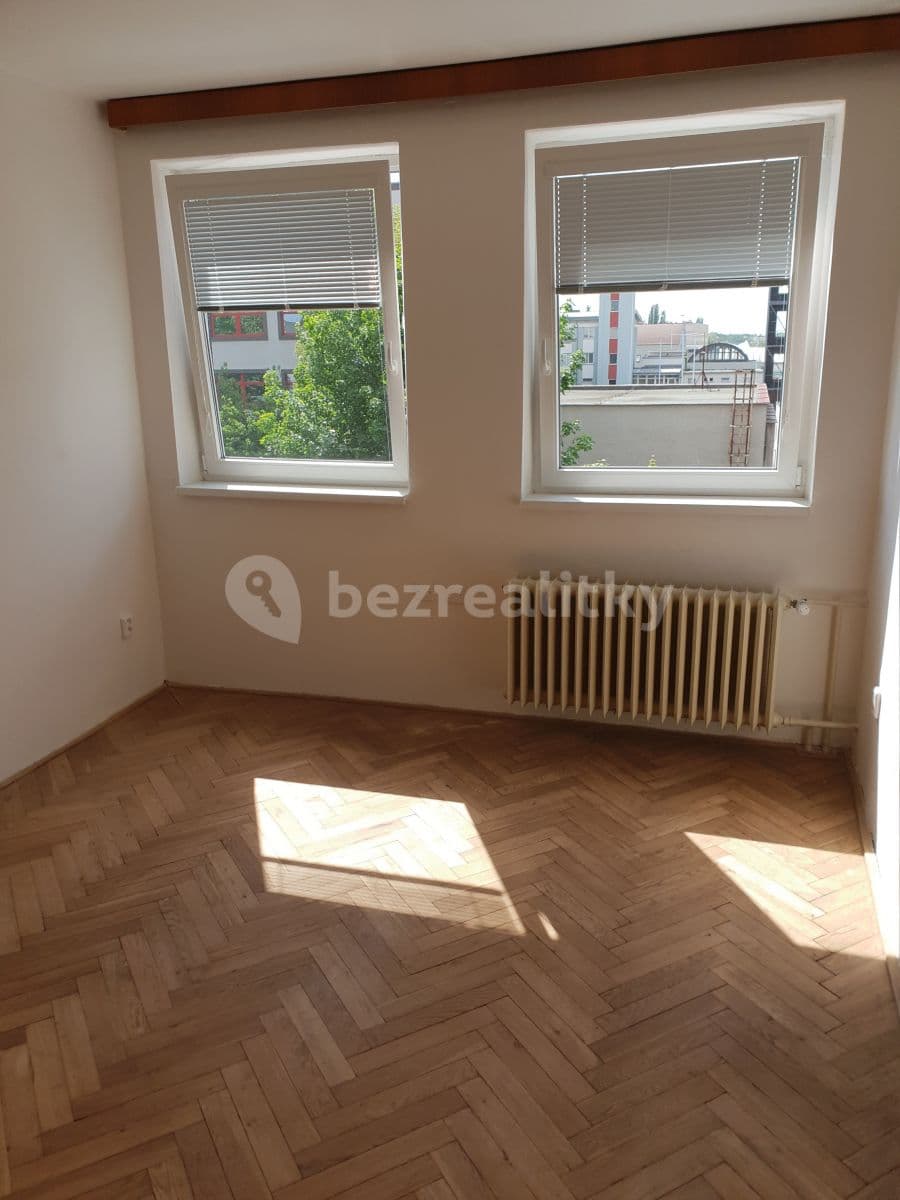 Prenájom bytu 2-izbový 63 m², Rožkova, Pardubice, Pardubický kraj