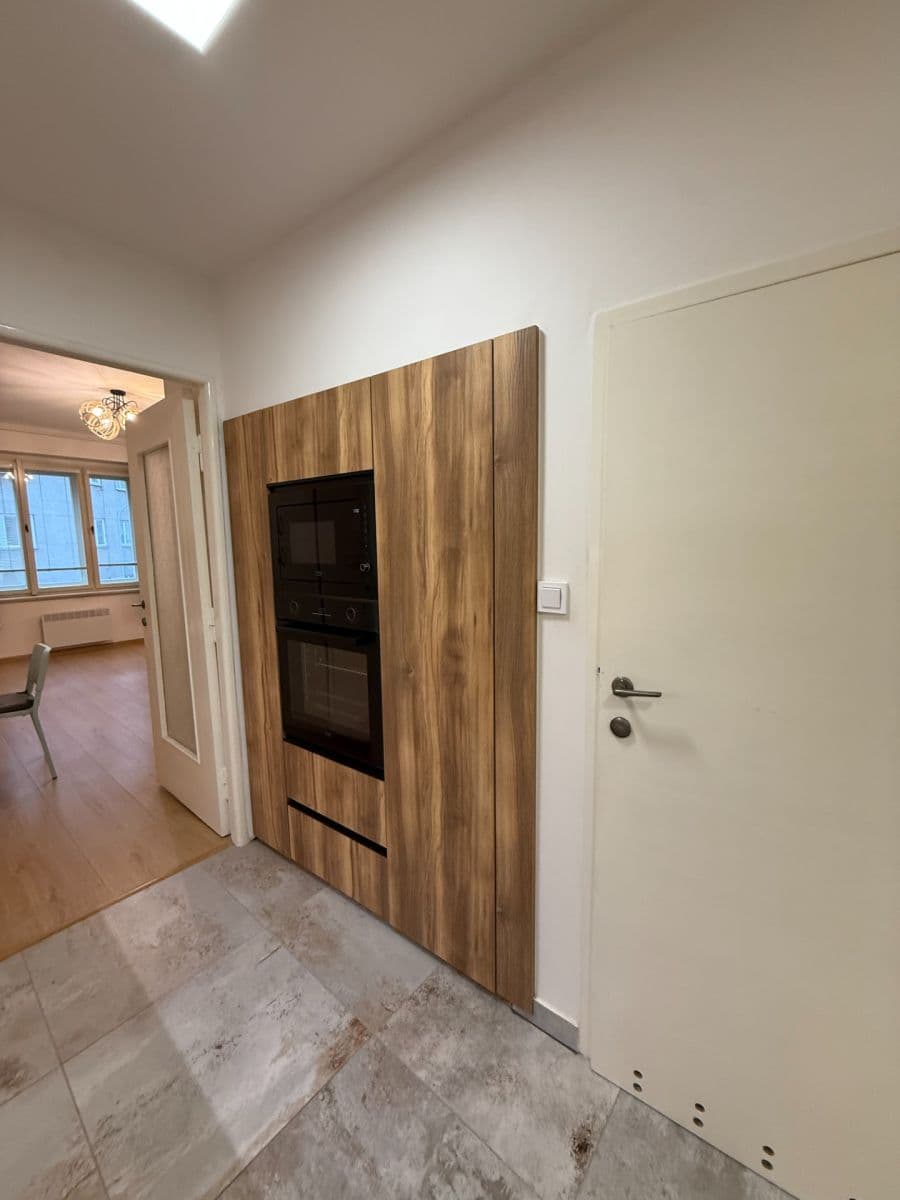 Prenájom bytu 1-izbový 35 m², Kafkova, Praha, Praha Prenájom bytu 1-izbový 35 m², Kafkova, Praha, Praha