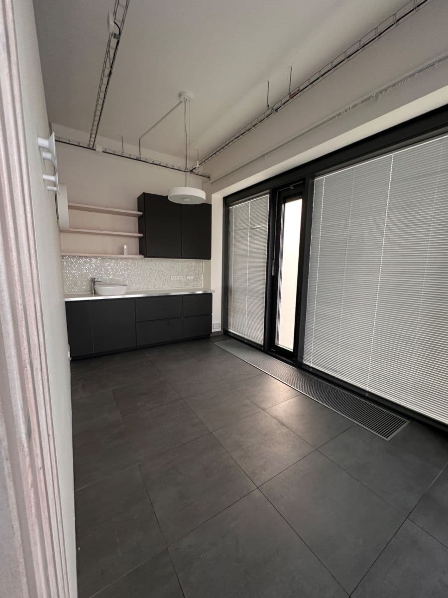 Prenájom nebytového priestoru 35 m², Vokáčova, Praha, Praha Prenájom nebytového priestoru 35 m², Vokáčova, Praha, Praha