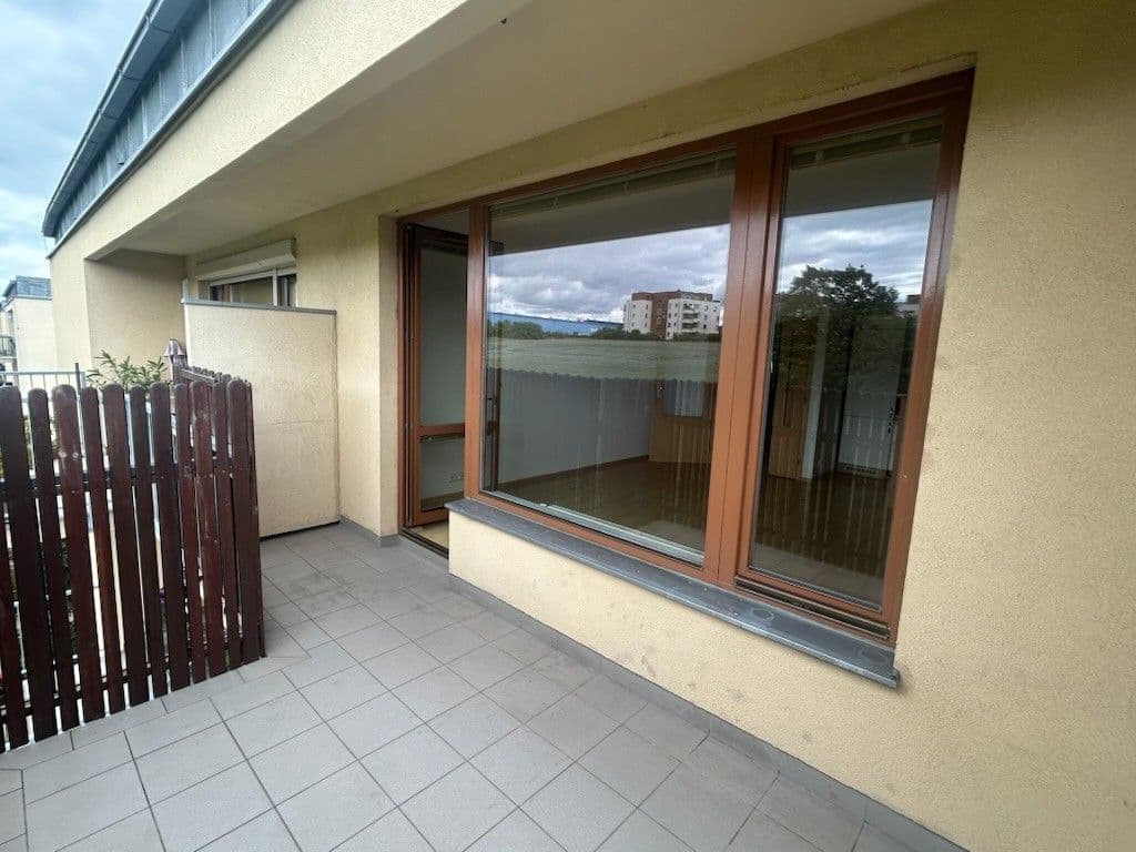 Prenájom bytu 3-izbový 78 m², Lipovská, Praha, Praha Prenájom bytu 3-izbový 78 m², Lipovská, Praha, Praha