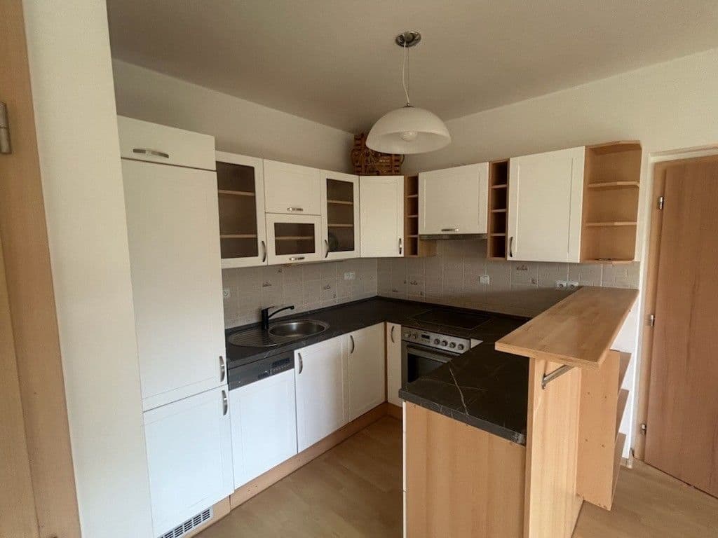 Prenájom bytu 3-izbový 78 m², Lipovská, Praha, Praha Prenájom bytu 3-izbový 78 m², Lipovská, Praha, Praha