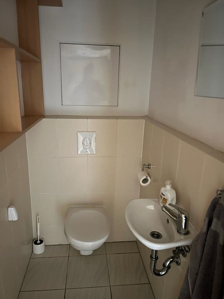 Prenájom bytu 3-izbový 78 m², Lipovská, Praha, Praha Prenájom bytu 3-izbový 78 m², Lipovská, Praha, Praha