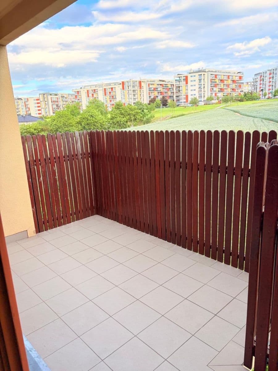 Prenájom bytu 3-izbový 78 m², Lipovská, Praha, Praha Prenájom bytu 3-izbový 78 m², Lipovská, Praha, Praha