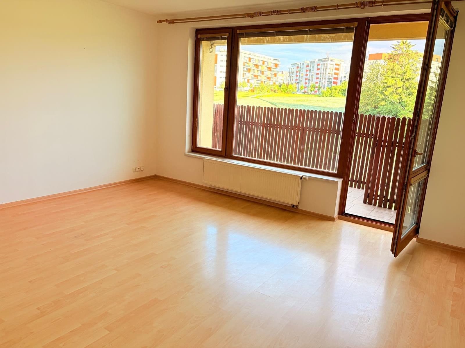 Prenájom bytu 3-izbový 78 m², Lipovská, Praha, Praha Prenájom bytu 3-izbový 78 m², Lipovská, Praha, Praha