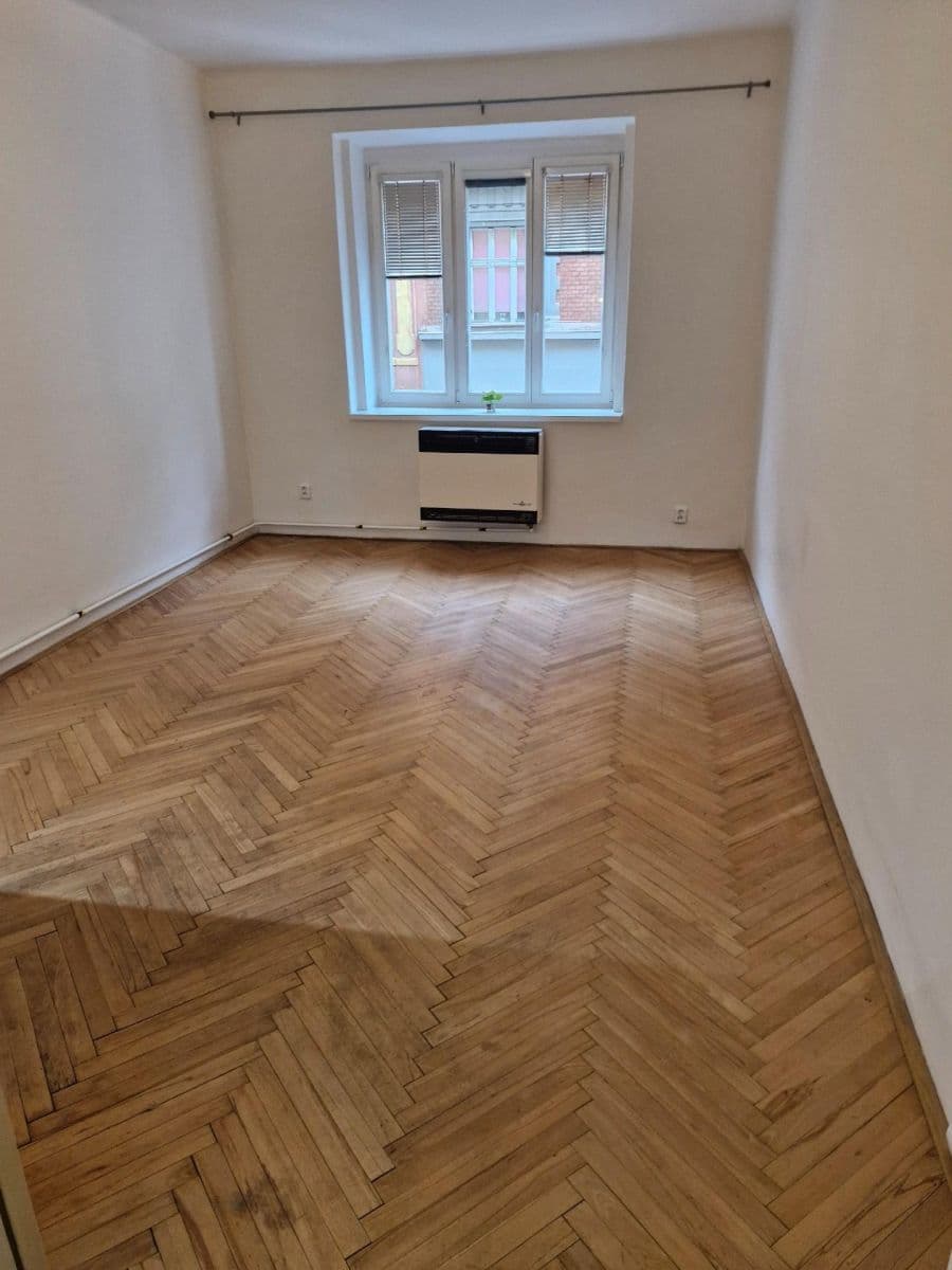 Prenájom bytu 1-izbový 28 m², Husinecká, Praha, Praha Prenájom bytu 1-izbový 28 m², Husinecká, Praha, Praha