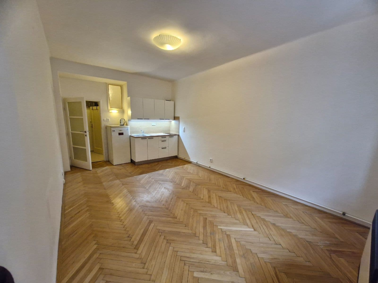 Prenájom bytu 1-izbový 28 m², Husinecká, Praha, Praha Prenájom bytu 1-izbový 28 m², Husinecká, Praha, Praha