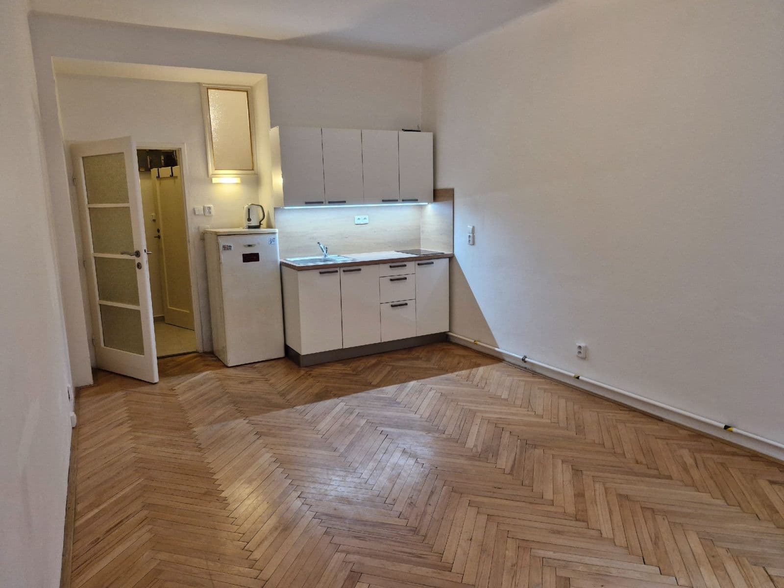 Prenájom bytu 1-izbový 28 m², Husinecká, Praha, Praha Prenájom bytu 1-izbový 28 m², Husinecká, Praha, Praha