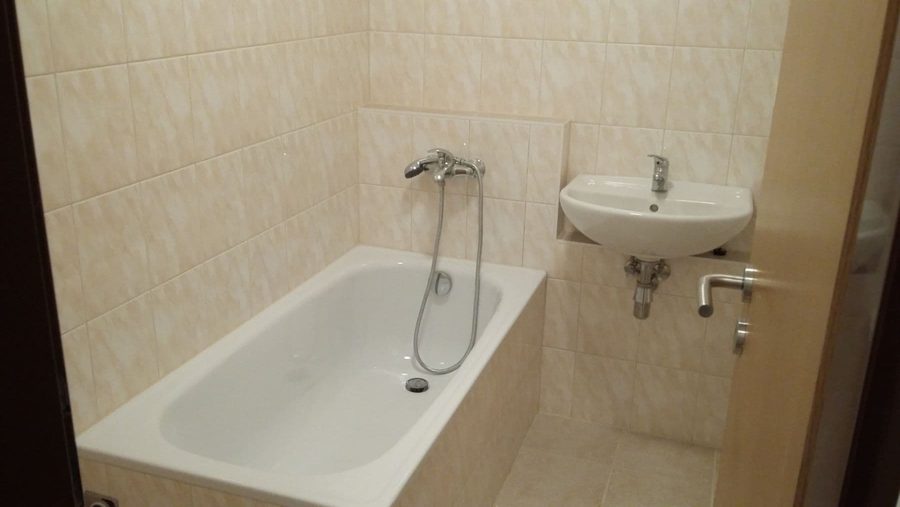 Prenájom bytu 2-izbový 45 m², Hradecká, Hradec Králové, Královéhradecký kraj Prenájom bytu 2-izbový 45 m², Hradecká, Hradec Králové, Královéhradecký kraj