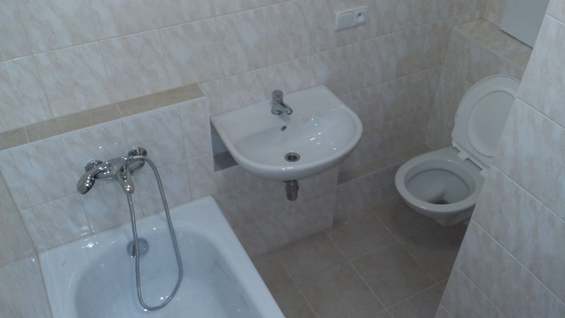 Prenájom bytu 2-izbový 45 m², Hradecká, Hradec Králové, Královéhradecký kraj Prenájom bytu 2-izbový 45 m², Hradecká, Hradec Králové, Královéhradecký kraj