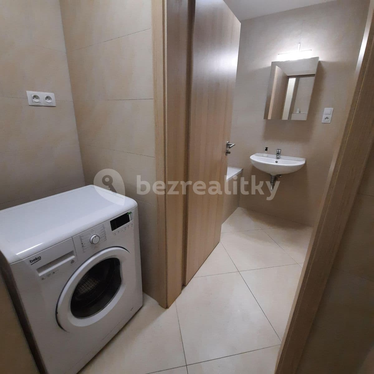 Prenájom bytu 2-izbový 57 m², Sazovická, Praha, Praha Prenájom bytu 2-izbový 57 m², Sazovická, Praha, Praha