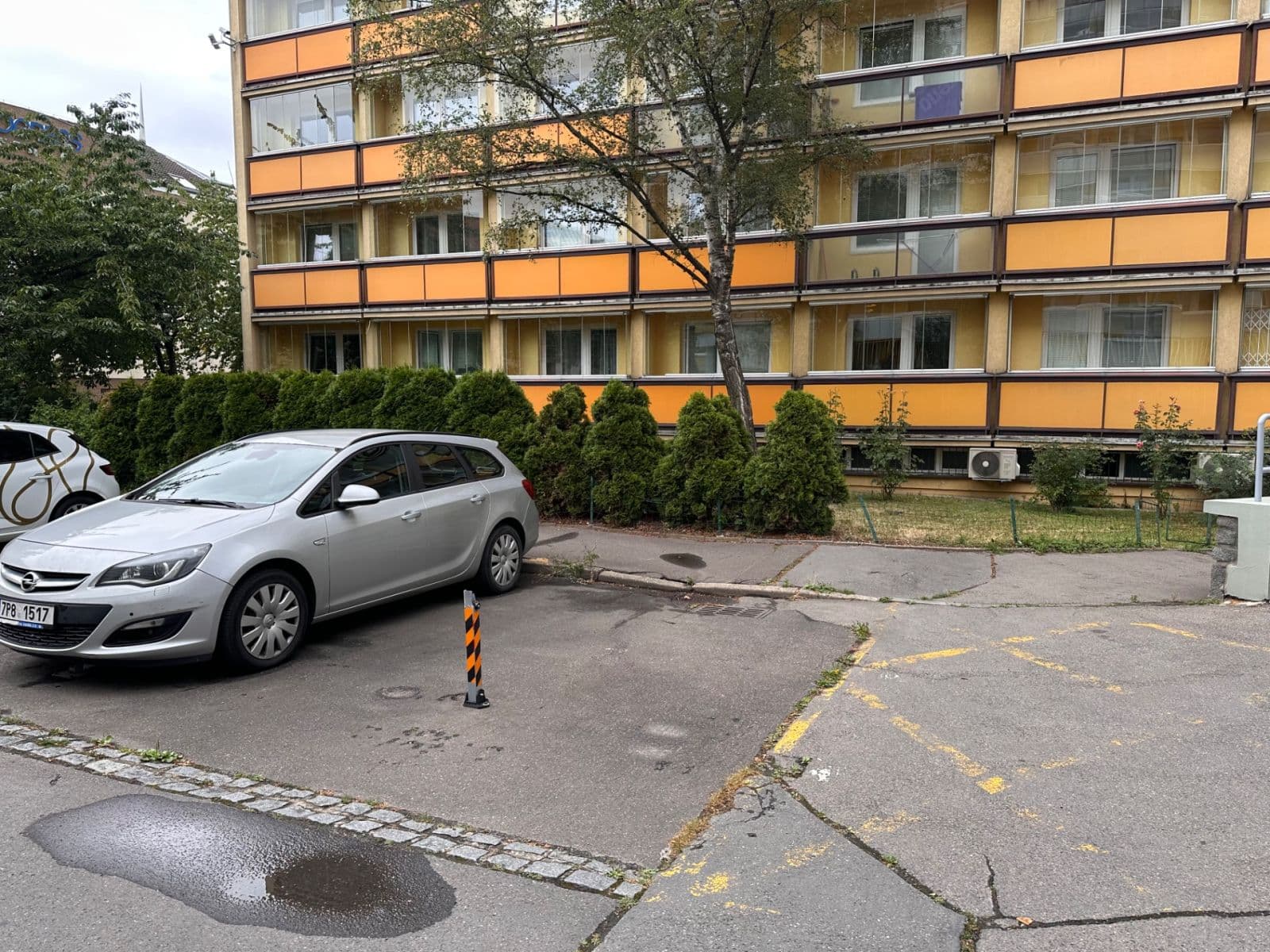 Prenájom garáže 13 m², Jemnická, Praha, Praha Prenájom garáže 13 m², Jemnická, Praha, Praha
