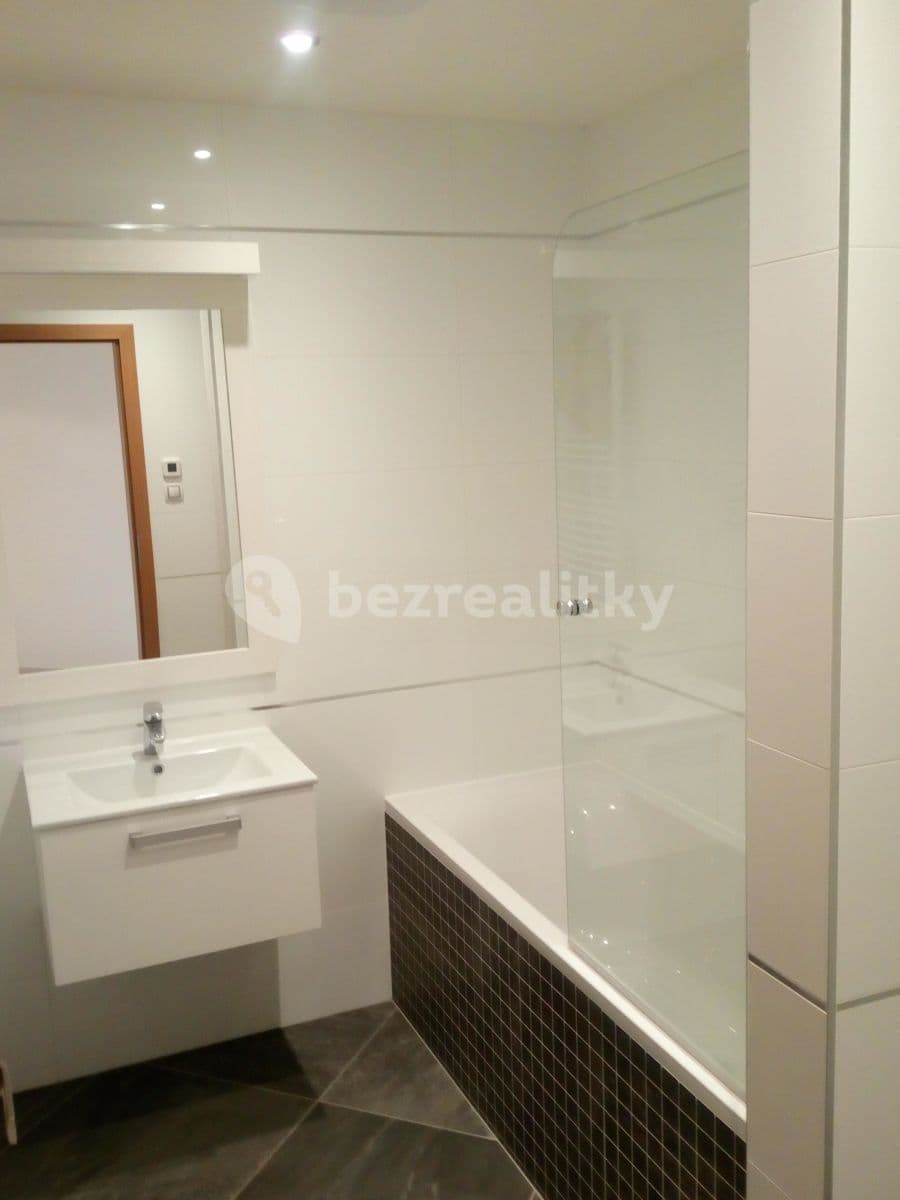 Prenájom bytu 3-izbový 124 m², Vojenova, Praha, Praha Prenájom bytu 3-izbový 124 m², Vojenova, Praha, Praha