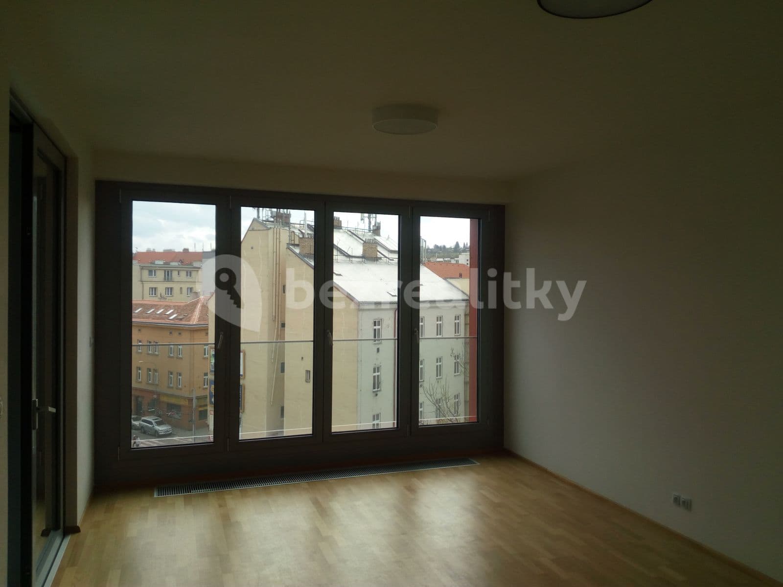 Prenájom bytu 3-izbový 124 m², Vojenova, Praha, Praha Prenájom bytu 3-izbový 124 m², Vojenova, Praha, Praha