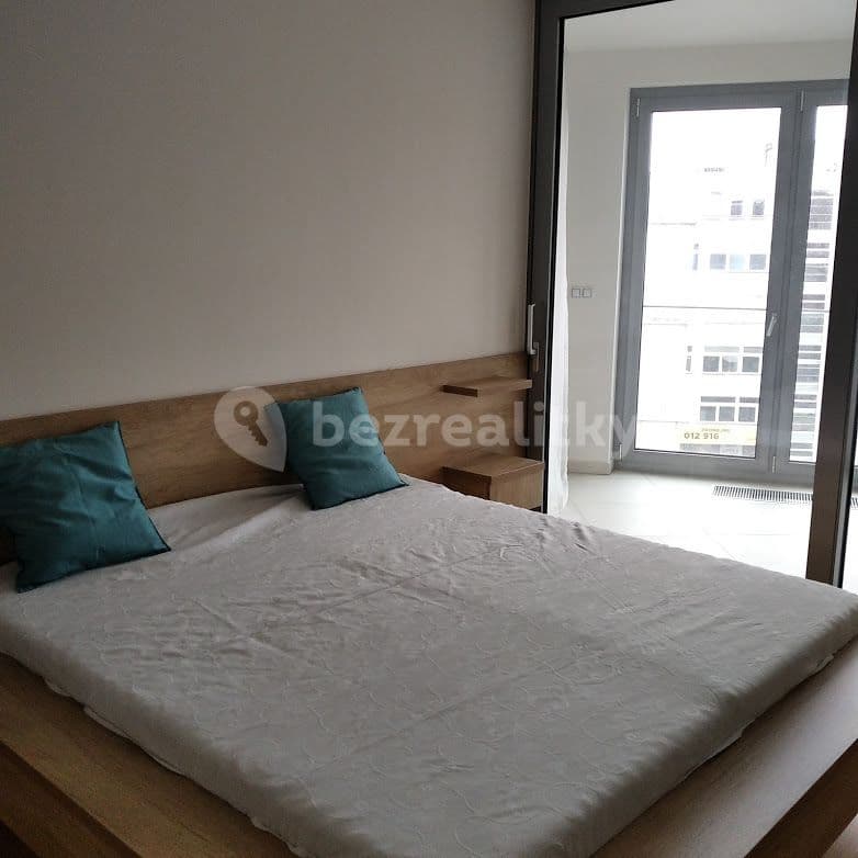 Prenájom bytu 3-izbový 124 m², Vojenova, Praha, Praha Prenájom bytu 3-izbový 124 m², Vojenova, Praha, Praha