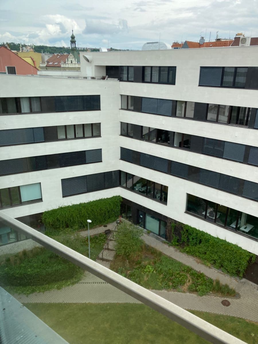Prenájom bytu 3-izbový 124 m², Vojenova, Praha, Praha Prenájom bytu 3-izbový 124 m², Vojenova, Praha, Praha