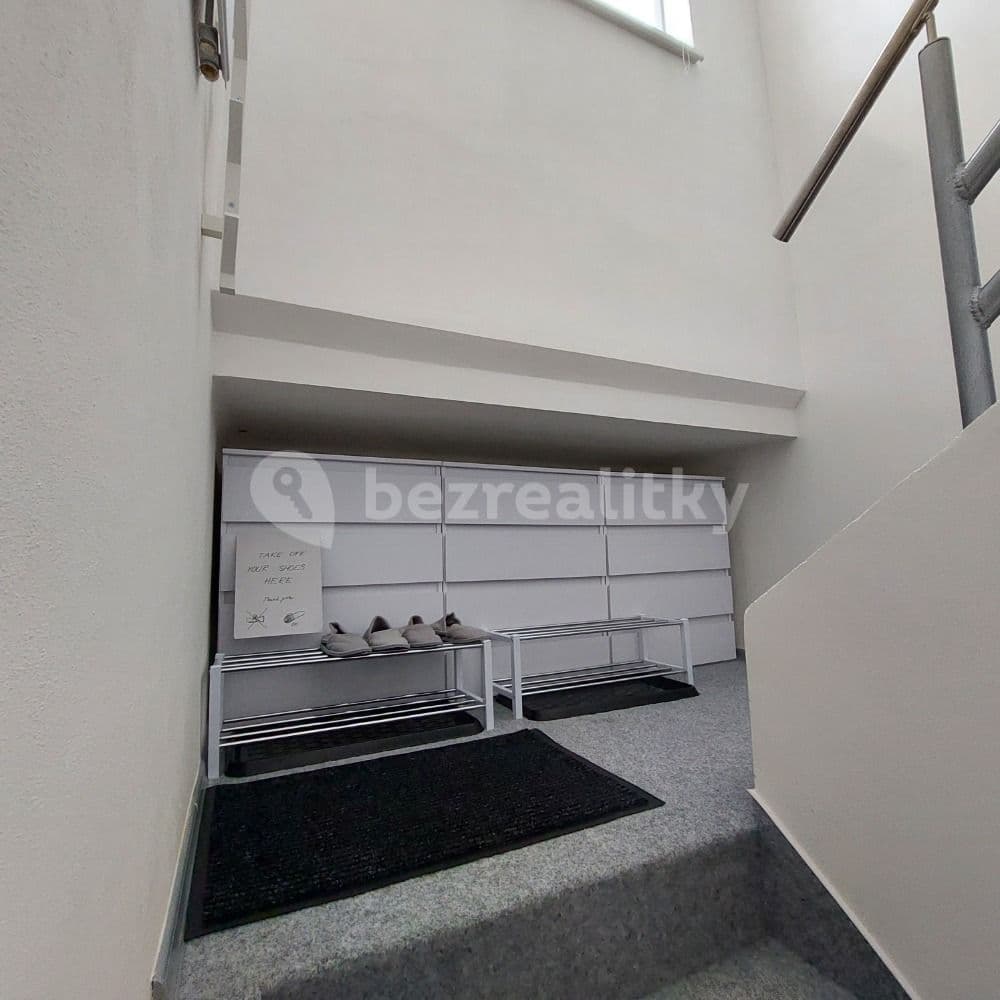 Prenájom bytu 3-izbový 85 m², Vostrovská, Praha, Praha Prenájom bytu 3-izbový 85 m², Vostrovská, Praha, Praha