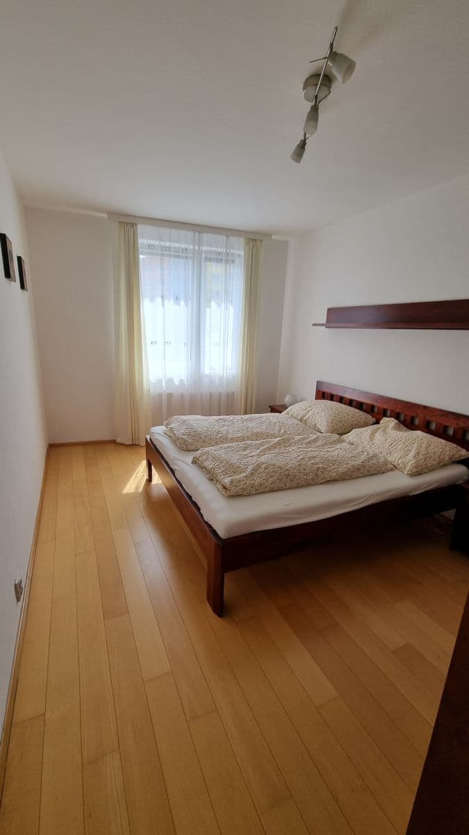 Prenájom bytu 2-izbový 68 m², Kovanecká, Praha, Praha Prenájom bytu 2-izbový 68 m², Kovanecká, Praha, Praha
