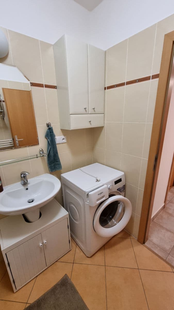 Prenájom bytu 2-izbový 68 m², Kovanecká, Praha, Praha Prenájom bytu 2-izbový 68 m², Kovanecká, Praha, Praha