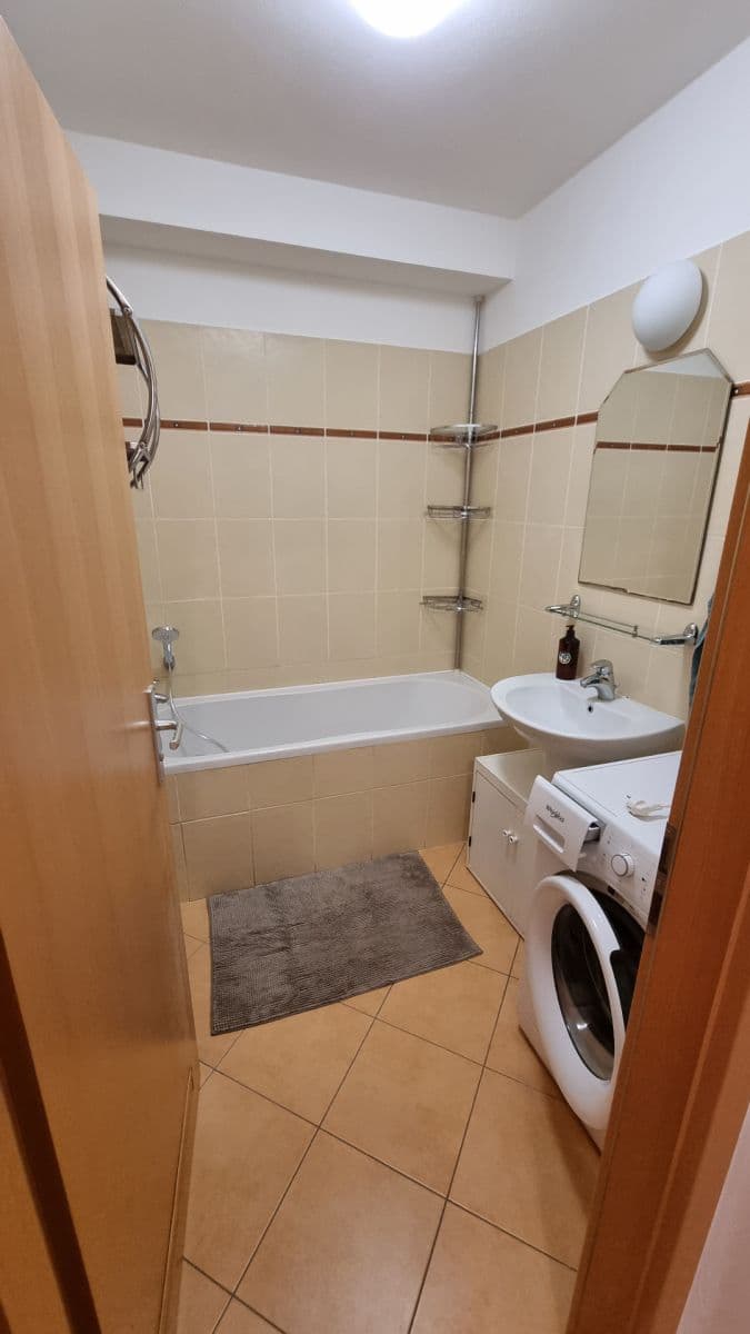 Prenájom bytu 2-izbový 68 m², Kovanecká, Praha, Praha Prenájom bytu 2-izbový 68 m², Kovanecká, Praha, Praha