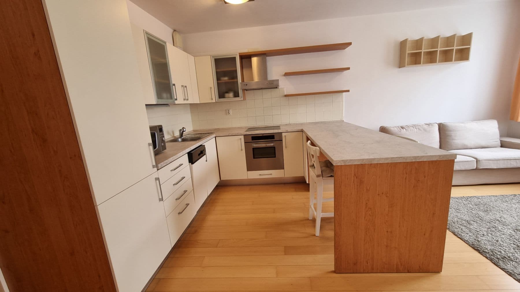 Prenájom bytu 2-izbový 68 m², Kovanecká, Praha, Praha Prenájom bytu 2-izbový 68 m², Kovanecká, Praha, Praha