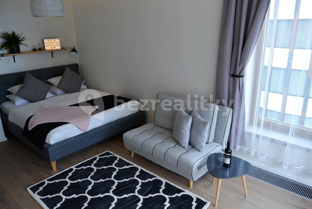 Prenájom bytu 1-izbový 38 m², Pod Děkankou, Praha, Praha Prenájom bytu 1-izbový 38 m², Pod Děkankou, Praha, Praha