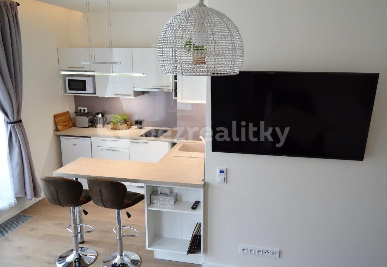 Prenájom bytu 1-izbový 38 m², Pod Děkankou, Praha, Praha Prenájom bytu 1-izbový 38 m², Pod Děkankou, Praha, Praha