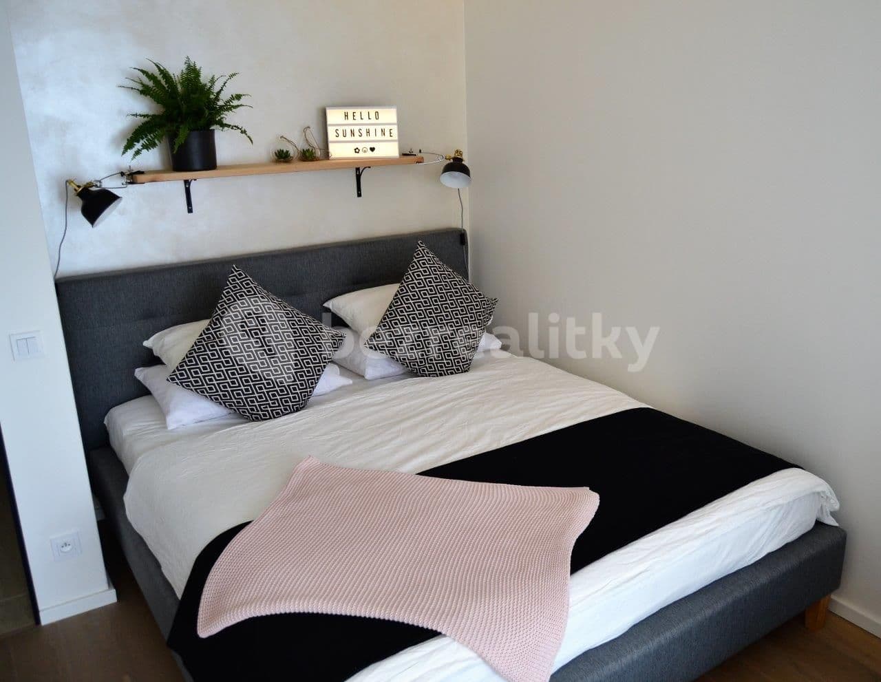 Prenájom bytu 1-izbový 38 m², Pod Děkankou, Praha, Praha Prenájom bytu 1-izbový 38 m², Pod Děkankou, Praha, Praha