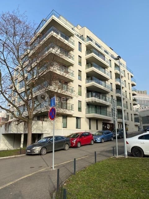 Prenájom bytu 1-izbový 38 m², Pod Děkankou, Praha, Praha Prenájom bytu 1-izbový 38 m², Pod Děkankou, Praha, Praha
