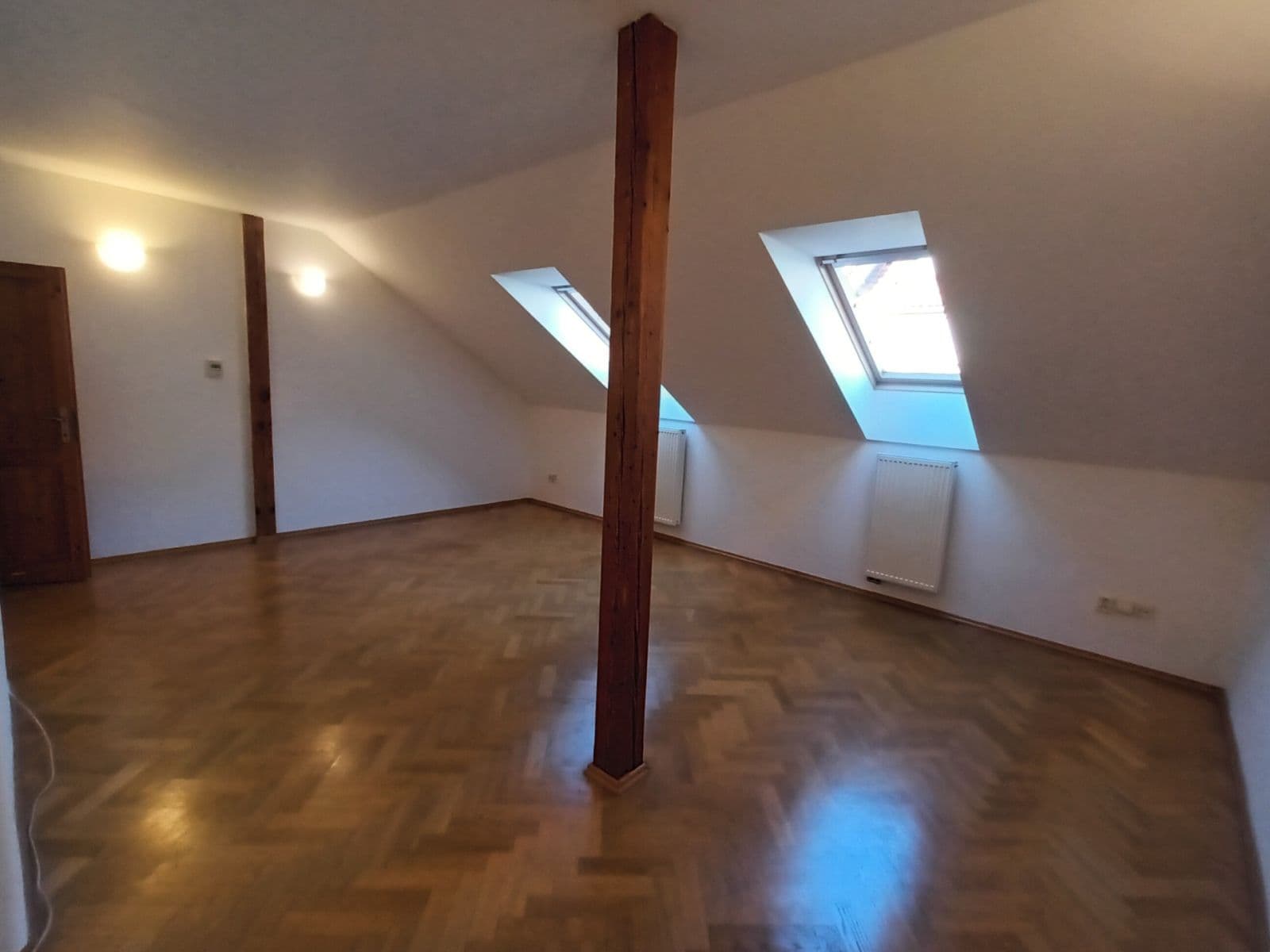 Prenájom bytu 3-izbový 110 m², Roháčova, Praha, Praha Prenájom bytu 3-izbový 110 m², Roháčova, Praha, Praha