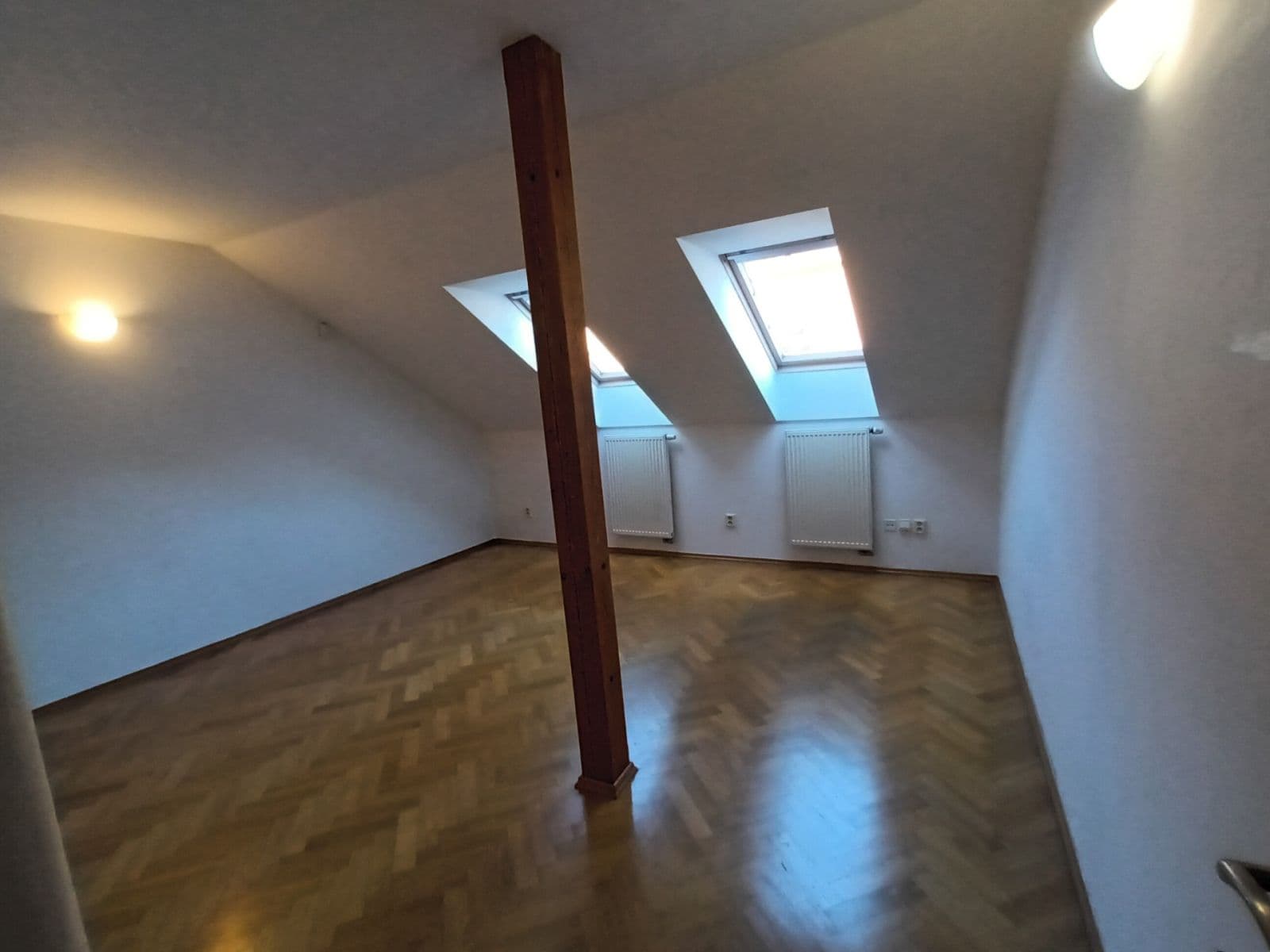 Prenájom bytu 3-izbový 110 m², Roháčova, Praha, Praha Prenájom bytu 3-izbový 110 m², Roháčova, Praha, Praha